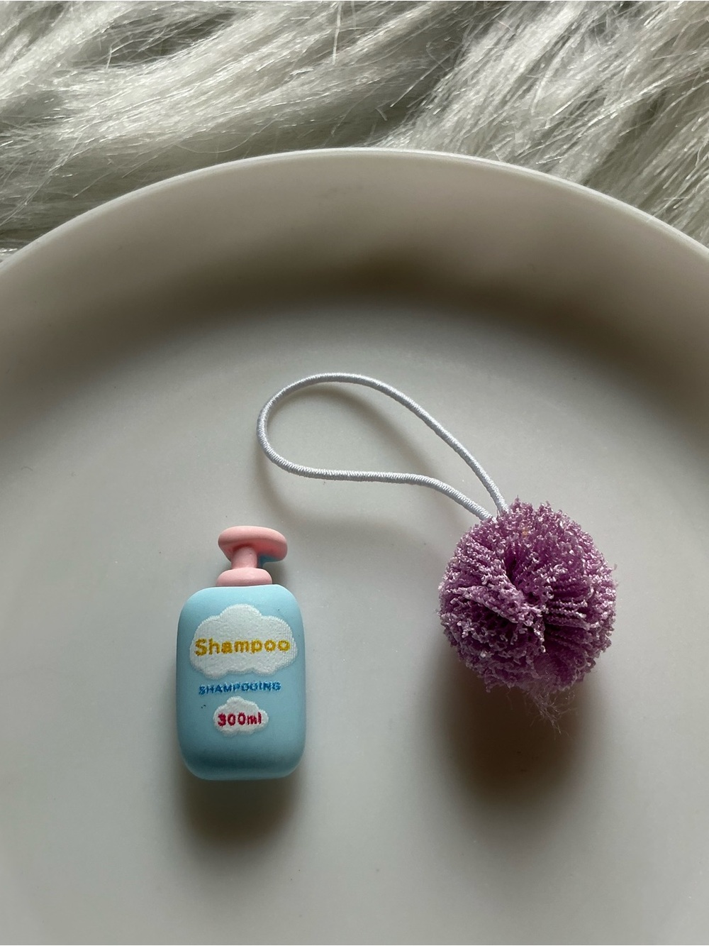 2pc Shampoo bottle and loofah miniature dollhouse accessories